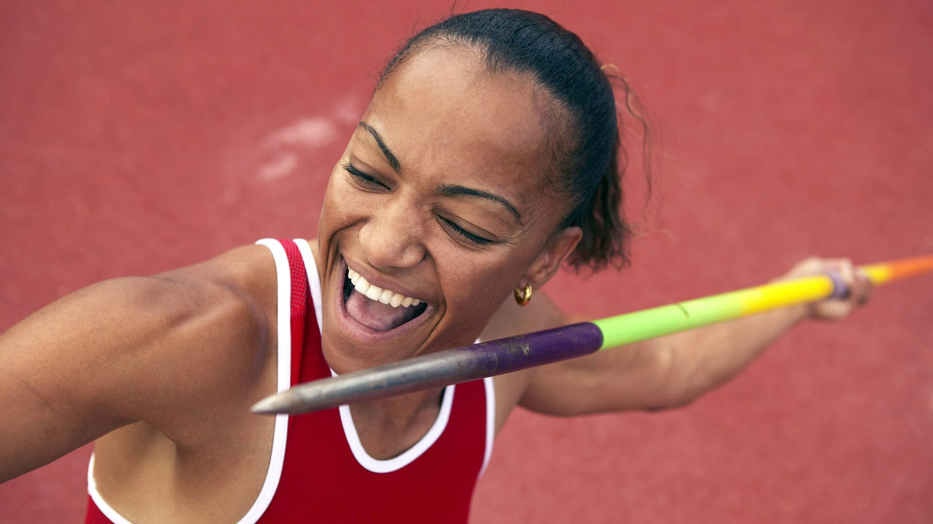 绿茵传奇，几内亚的震撼胜利与凯恩的欧冠主宰，足球世界的双重狂想